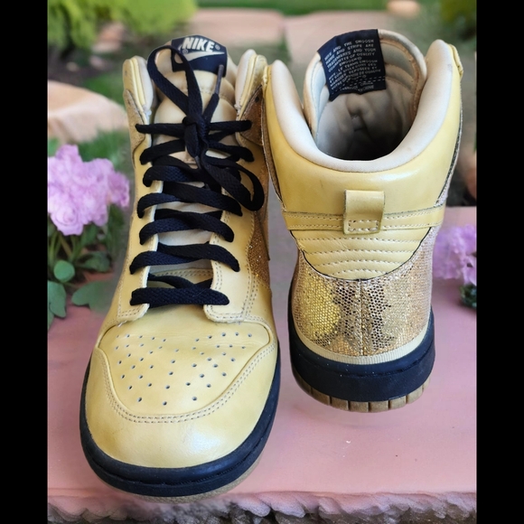 NIKE DUNK HIGH WOMEN'S GOLD GLITTER BASKETBALL SNEAKERS SIZE 11 - Picture 4 of 5